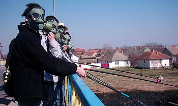 pecanje pod gas maskama